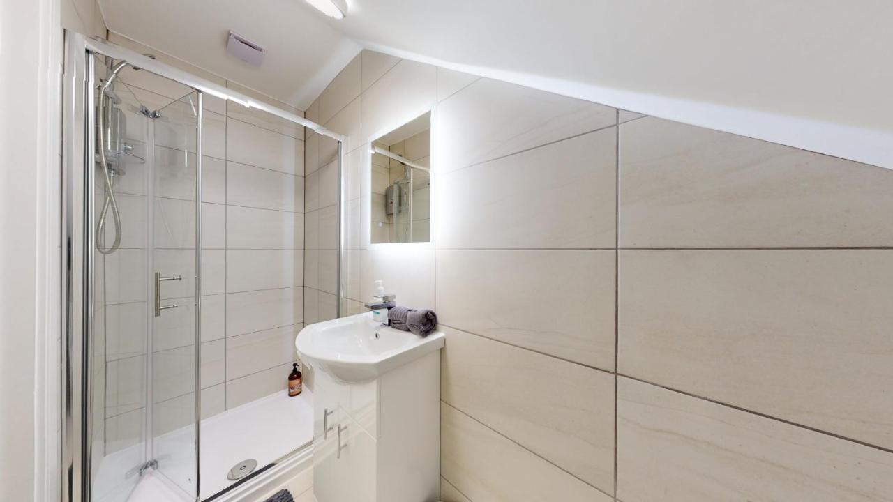Cozee Apartments, Cardiff City Centre ภายนอก รูปภาพ