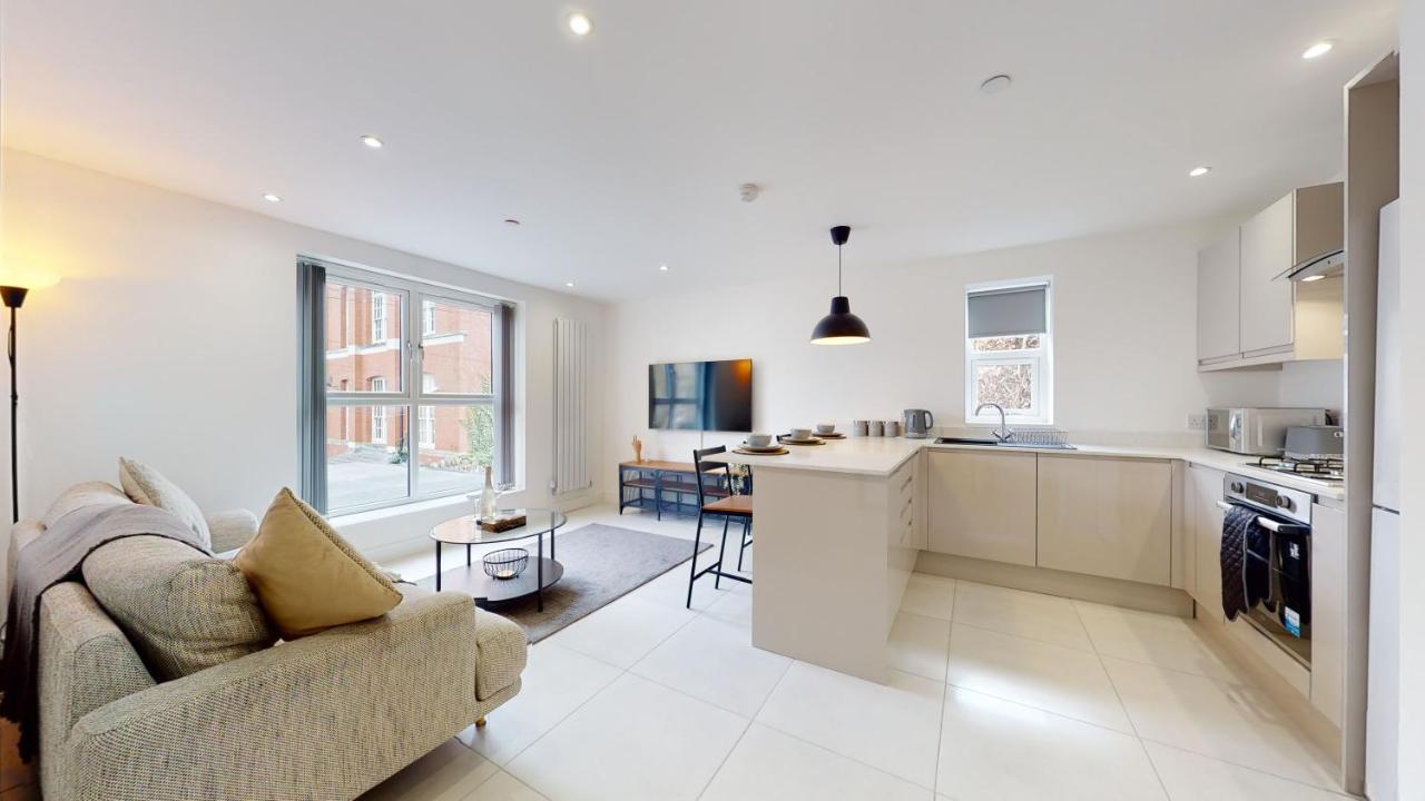 Cozee Apartments, Cardiff City Centre ภายนอก รูปภาพ