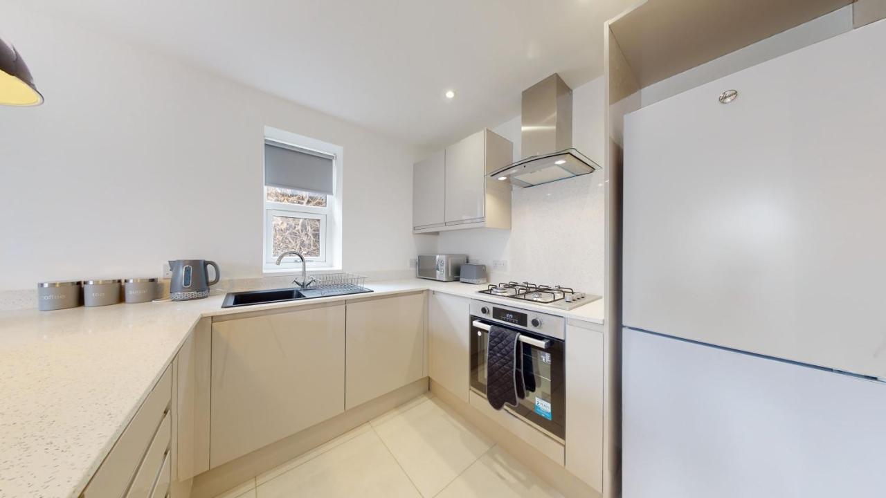 Cozee Apartments, Cardiff City Centre ภายนอก รูปภาพ