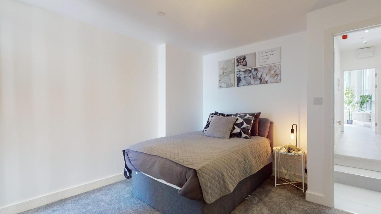 Cozee Apartments, Cardiff City Centre ภายนอก รูปภาพ